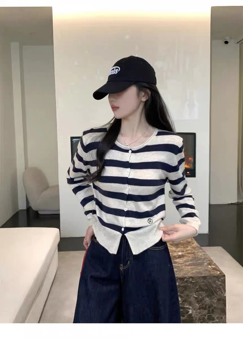 港味字母刺绣卷边针织开衫女早秋软糯休闲小个子复古百搭长袖