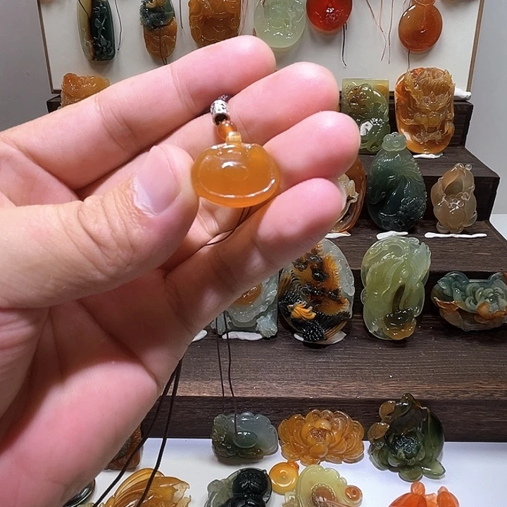 未镶嵌岫玉吊坠(赠链)