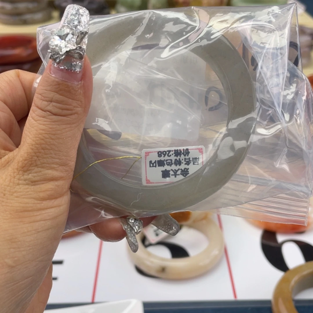 【闪购商品】石英岩玉手镯未镶嵌冰****✨
