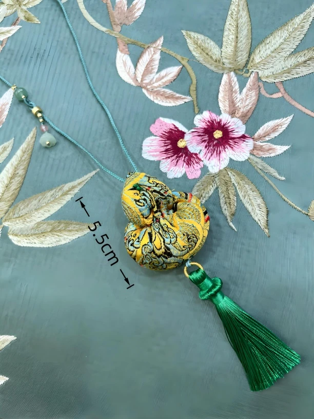 端午手工定制原创设计宋锦小号富贵金黄艾草开口笑祈福香包挂件