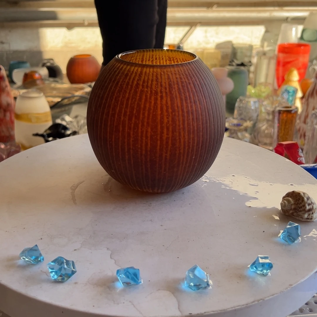 深棕刻磨高度20琉璃花器摆件微瑕