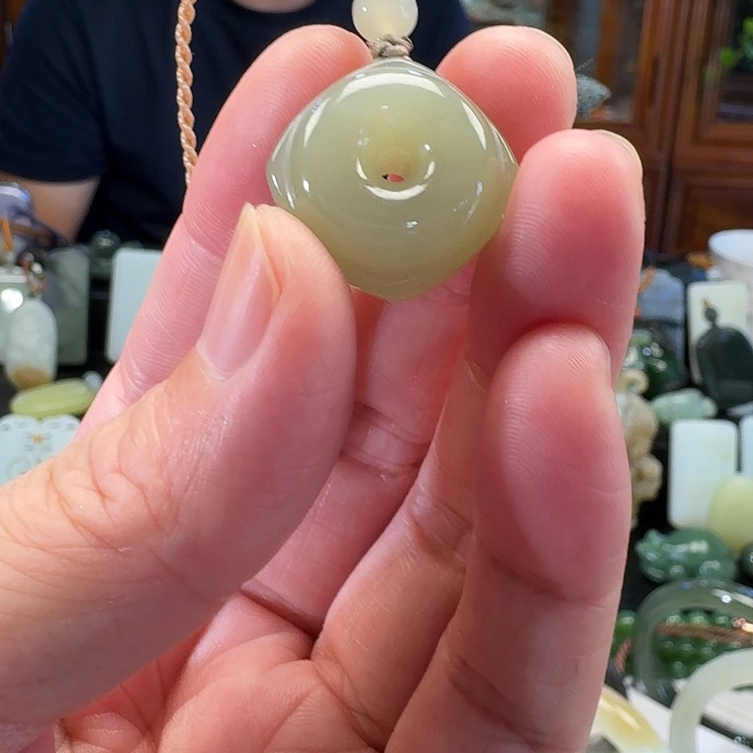 叽***啦颈饰未镶嵌和田玉