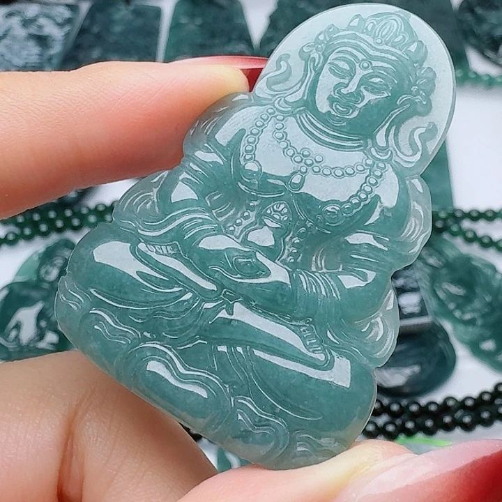 翡翠未镶嵌颈饰多样性发其一