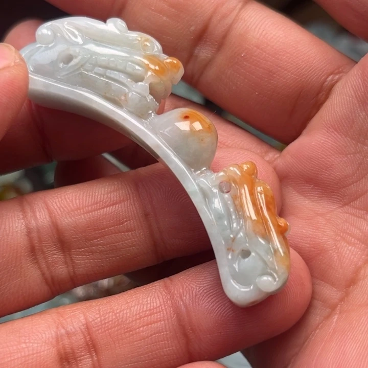 翡翠颈饰未镶嵌手牌