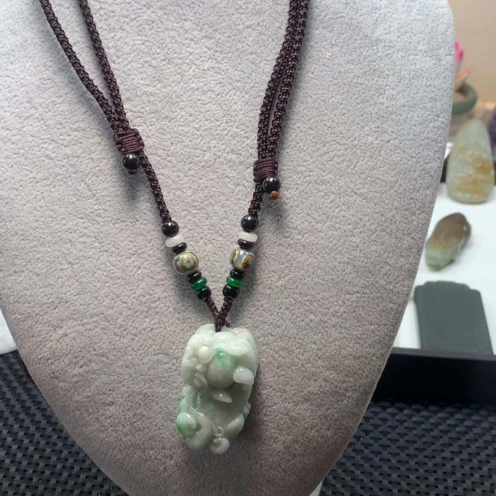 翡翠颈饰未镶嵌貔貅