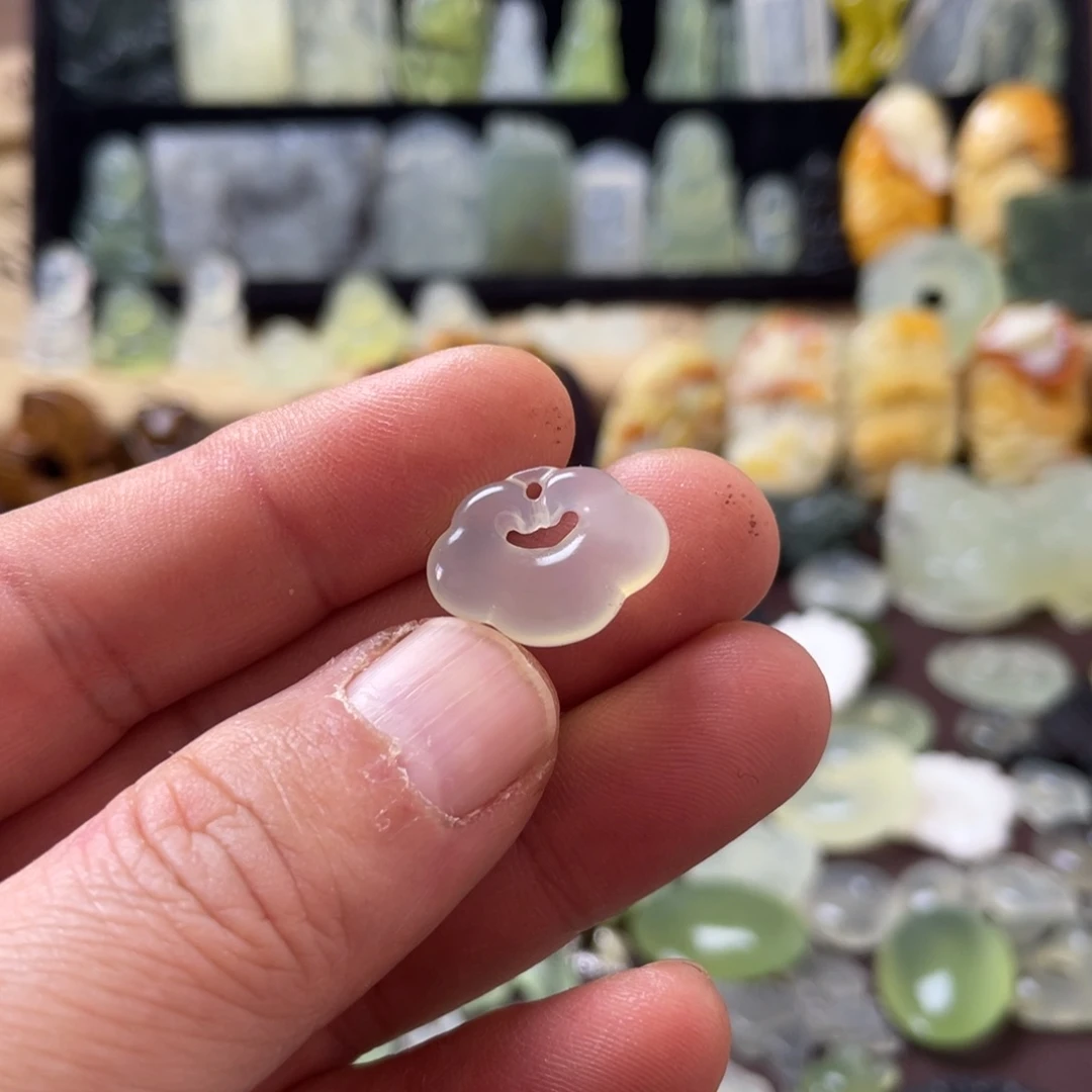 蛇纹石玉颈饰未镶嵌