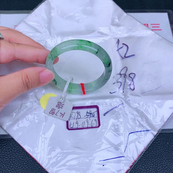 翡翠手镯未镶嵌缅甸翡翠