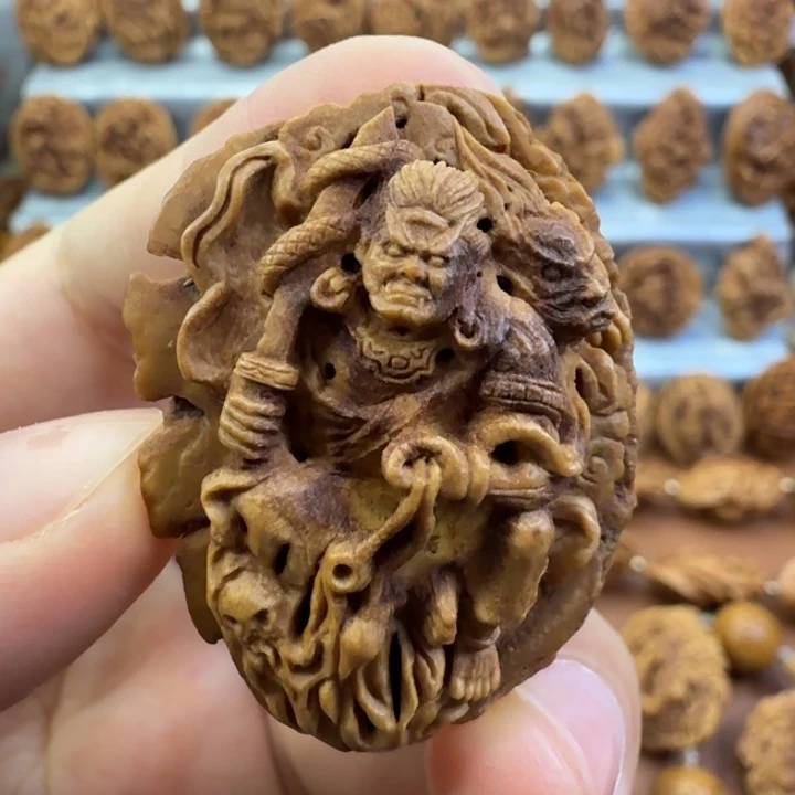 桃核吊坠桃核雕刻材质不动明王