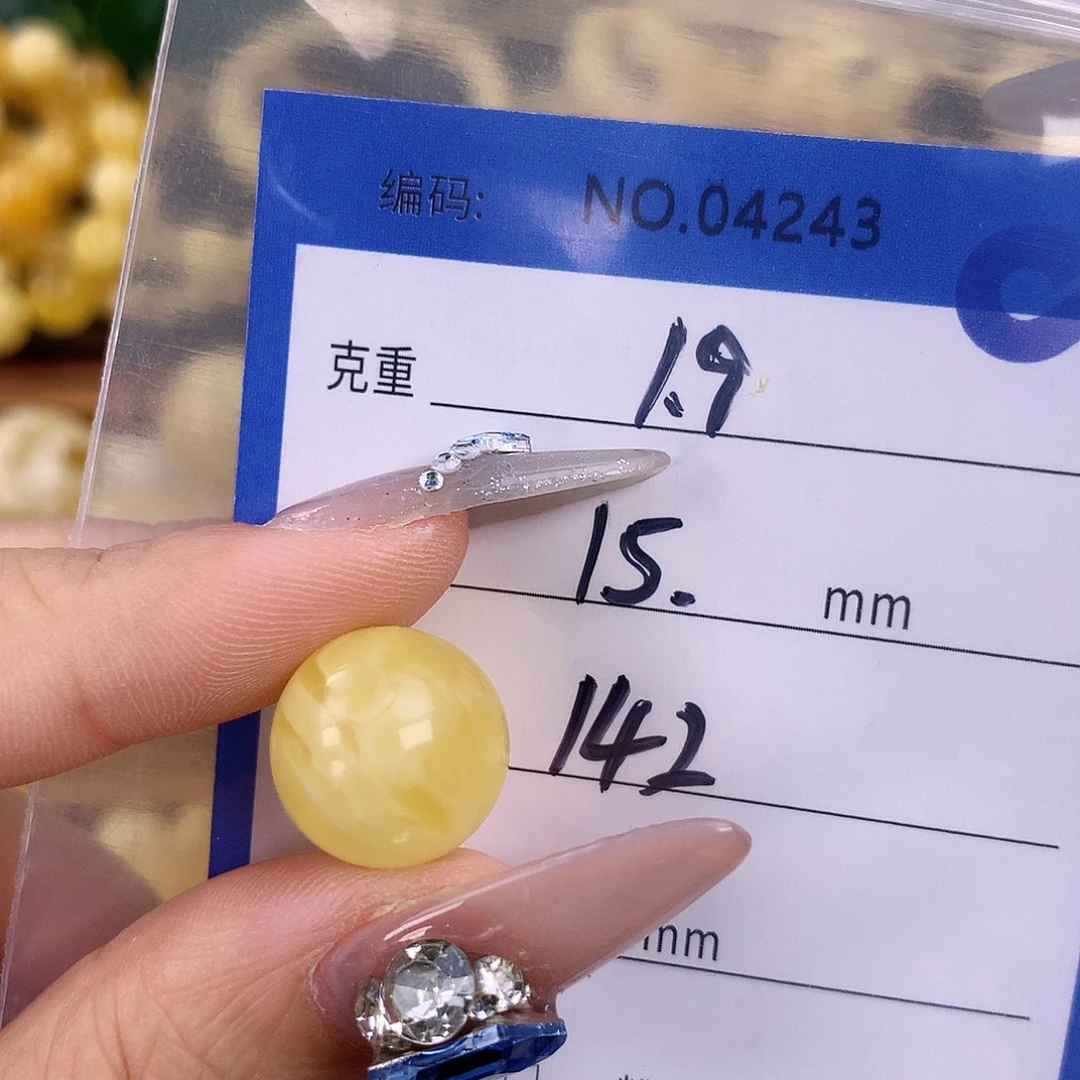 蜜蜡未镶嵌珠宝奇石