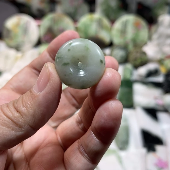 独山玉未镶嵌颈饰微暇