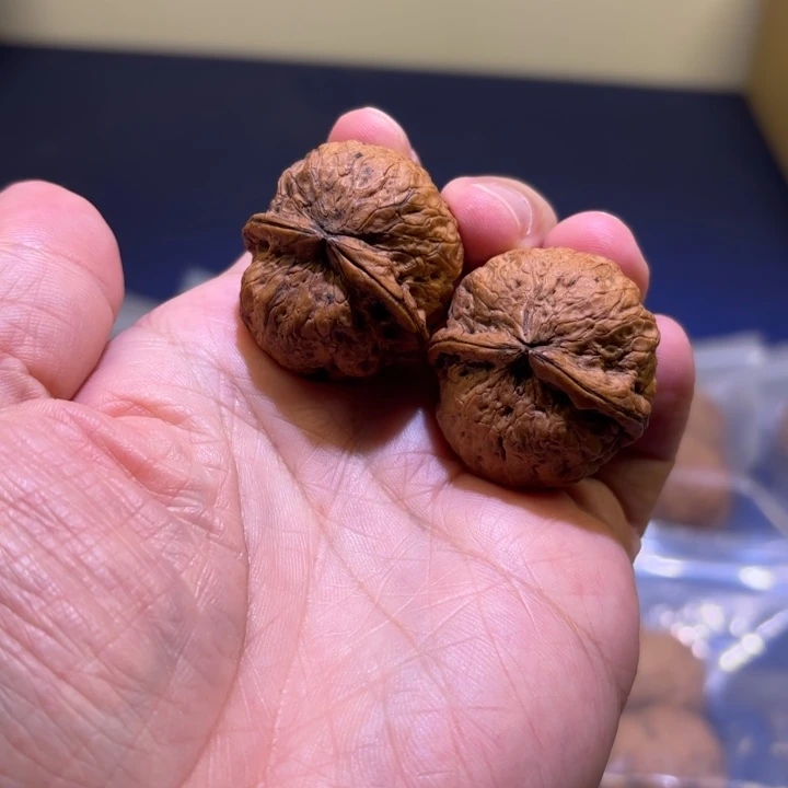吊坠文玩核桃红河龙珠