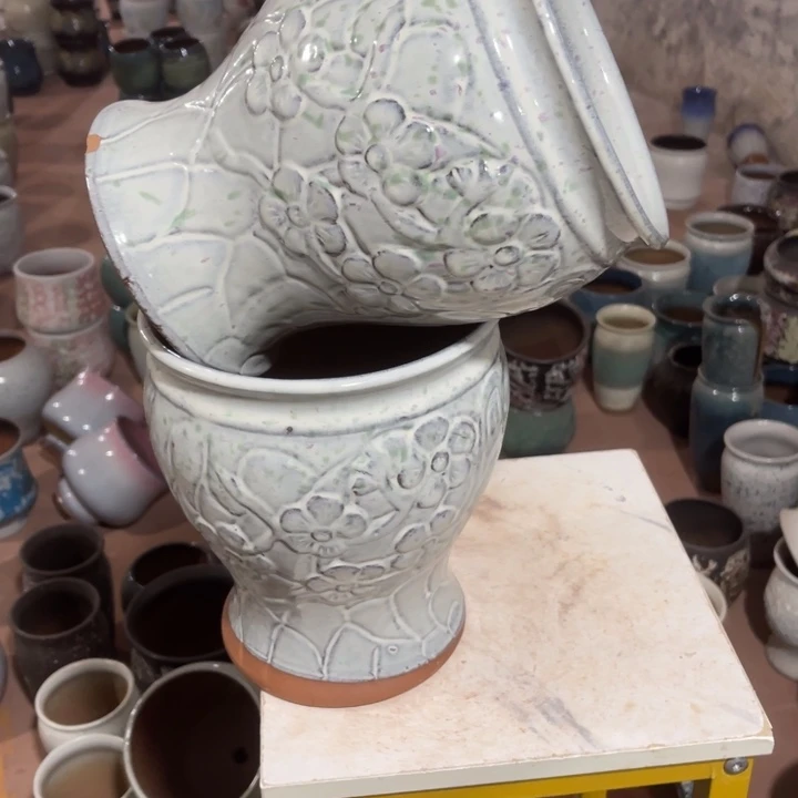 紫砂花盆口径20高度24两只瑕疵