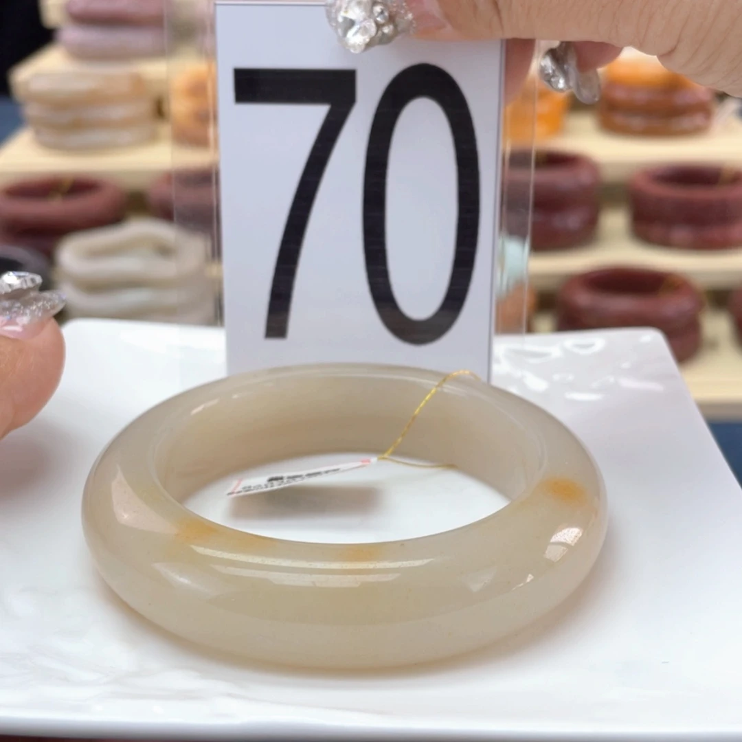 【闪购商品】石英质玉手镯未镶嵌