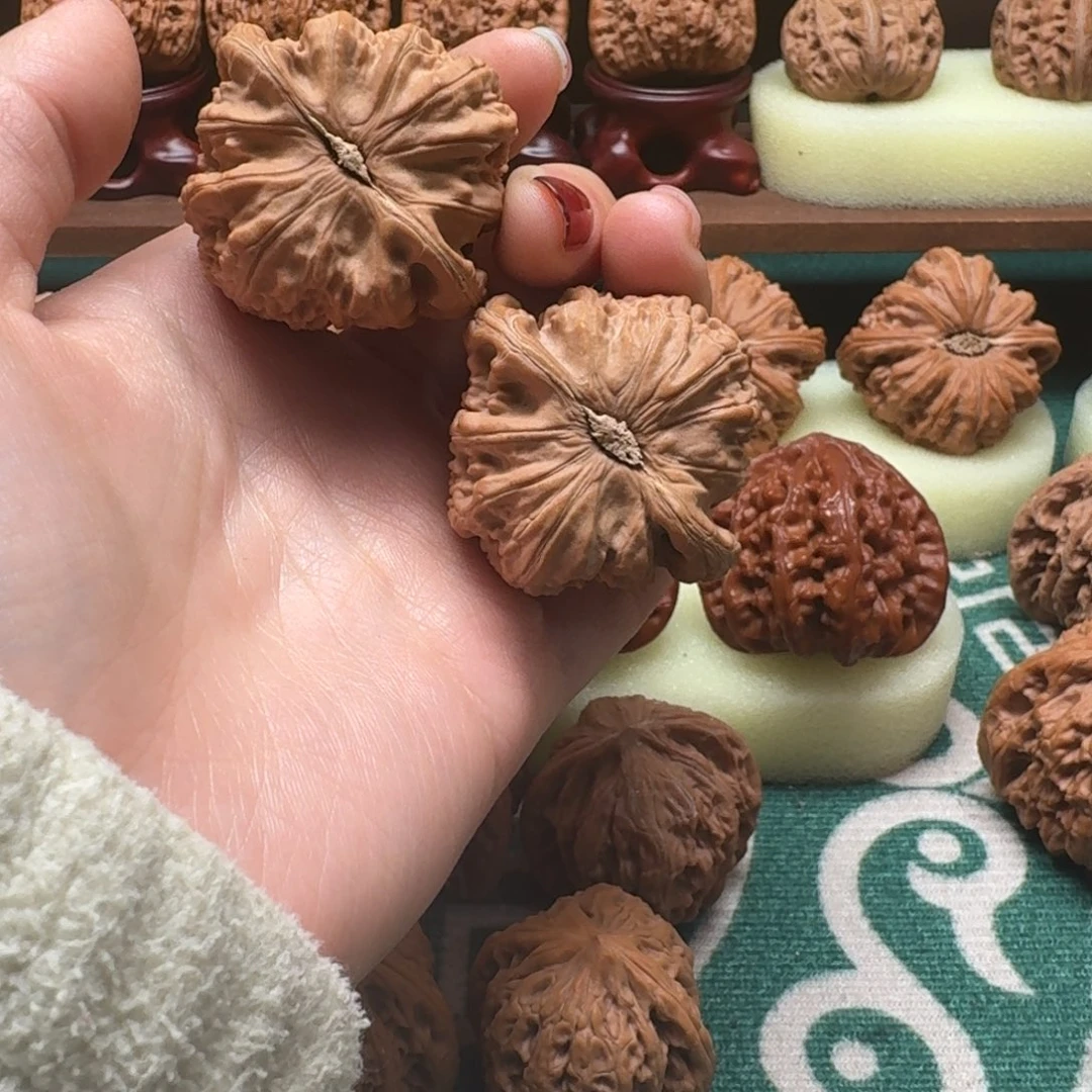 在****文玩核桃吊坠42白狮子