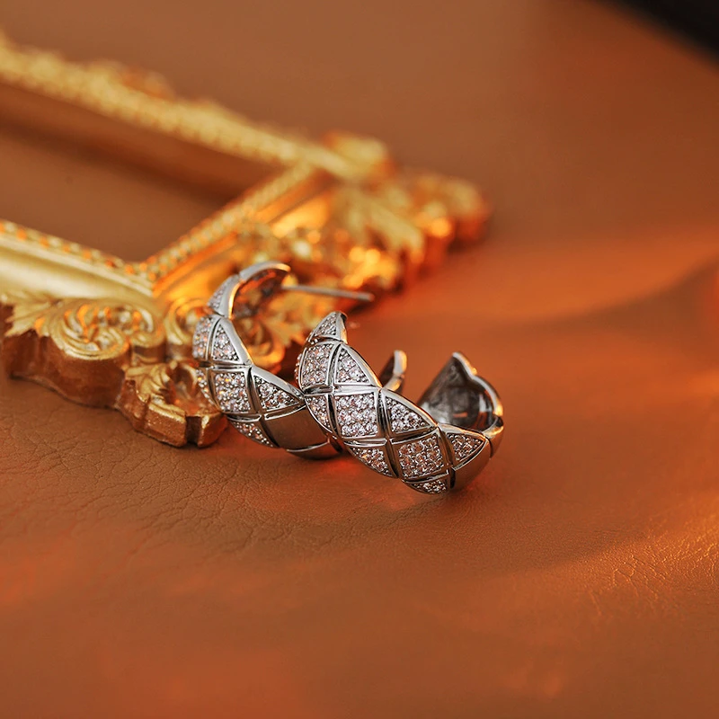 铜合金锆石耳饰 网红同款coco菱格网纹耳环轻奢小众高级耳饰110号