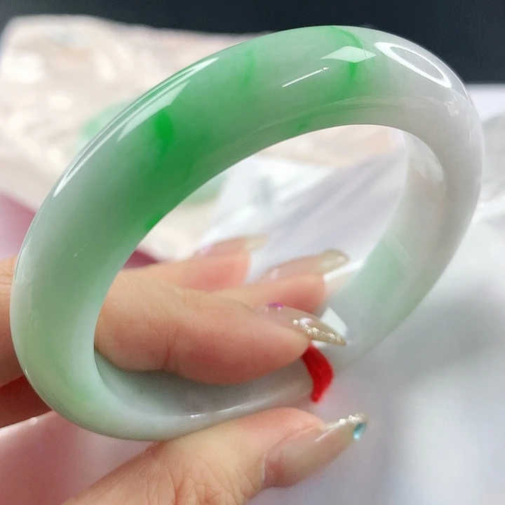 未镶嵌手镯翡翠，950