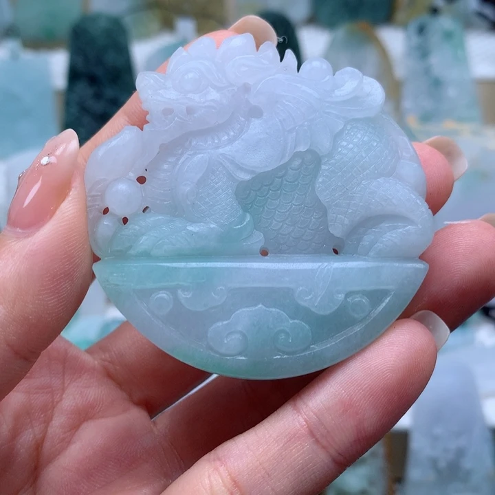 定制翡翠未镶嵌麒麟