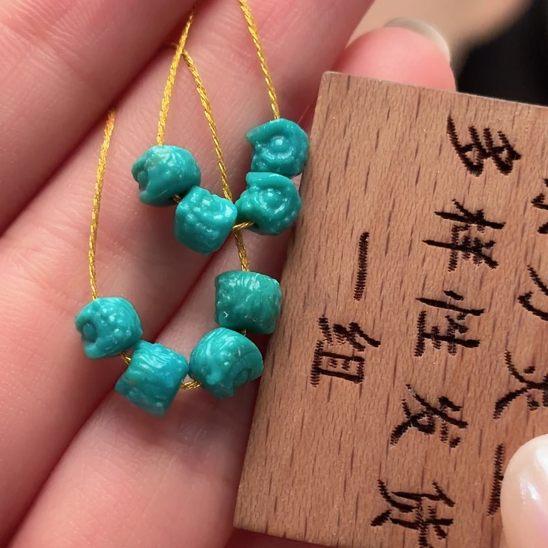 绿松石未镶嵌颈饰