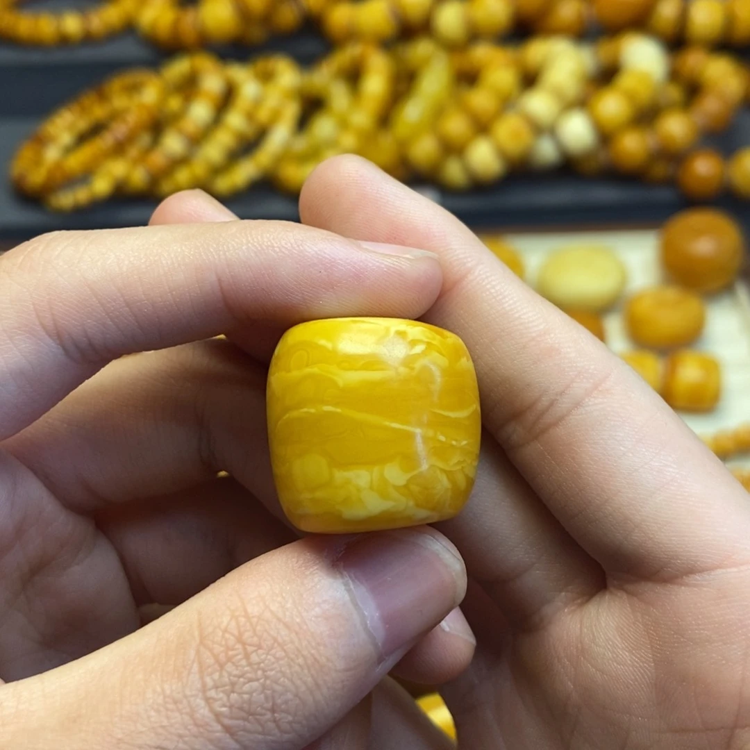 蜜蜡未镶嵌珠宝奇石