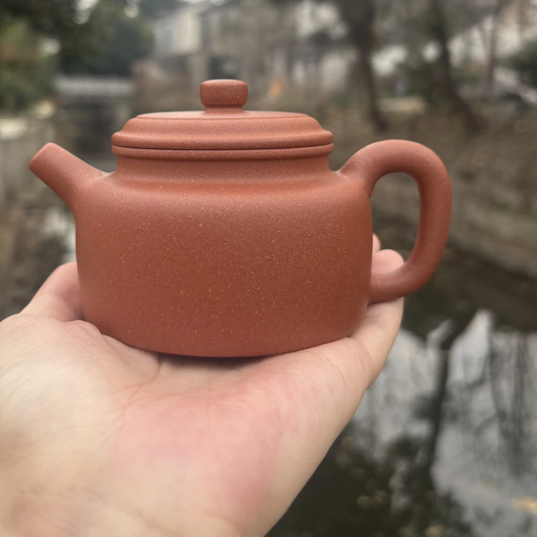 《黄龙源品牌泥料》原矿红降坡精工半手，德钟壶200CC