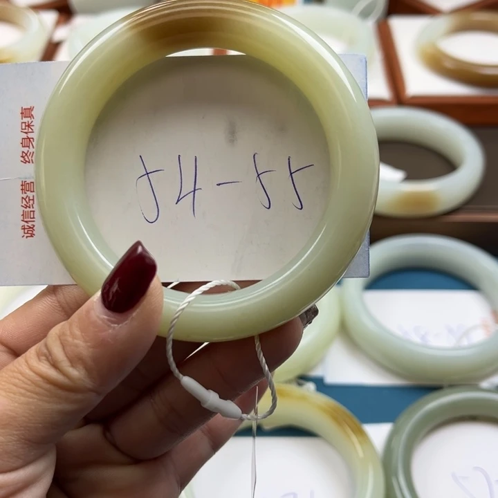 和田玉手镯未镶嵌水*月