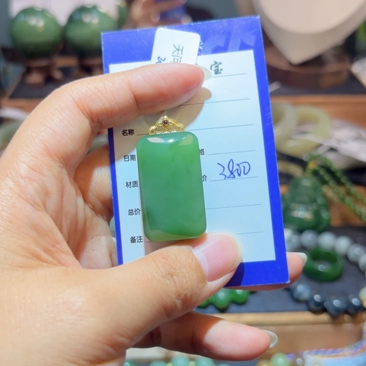 和田玉18K金镶嵌颈饰