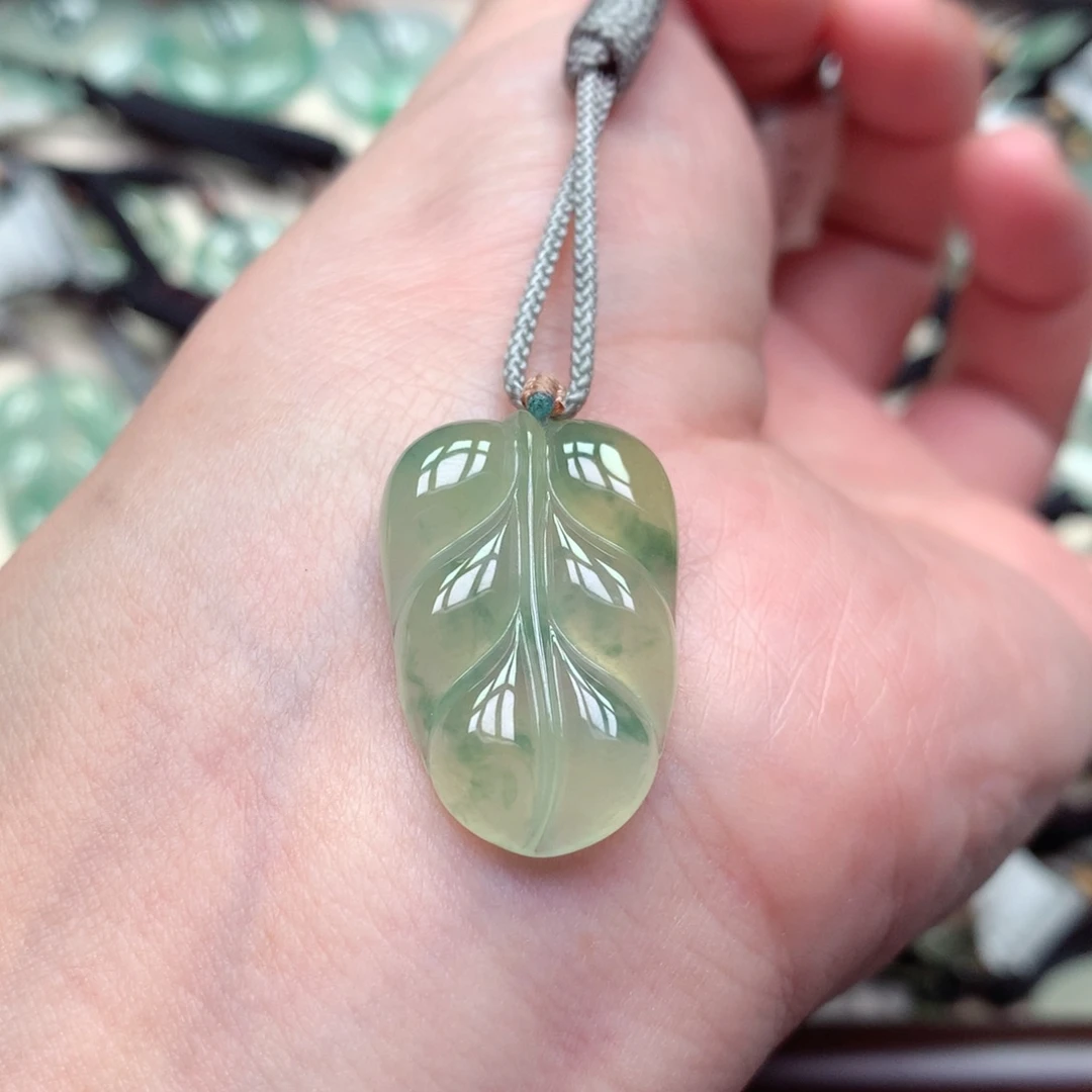 翡翠未镶嵌颈饰叶子