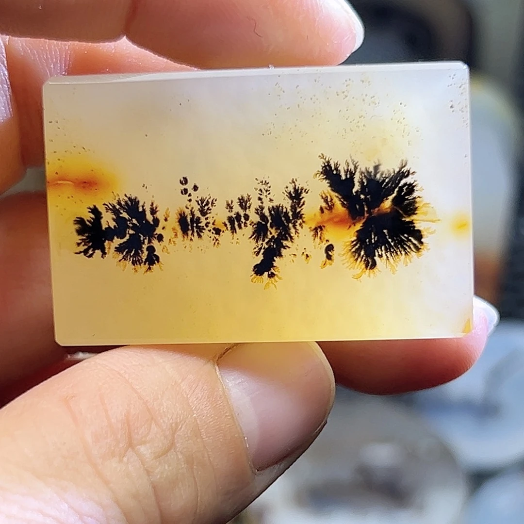 用***8玛瑙/玉髓未镶嵌珠宝半成品