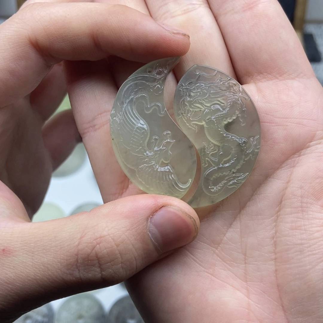 蛇纹石玉颈饰未镶嵌