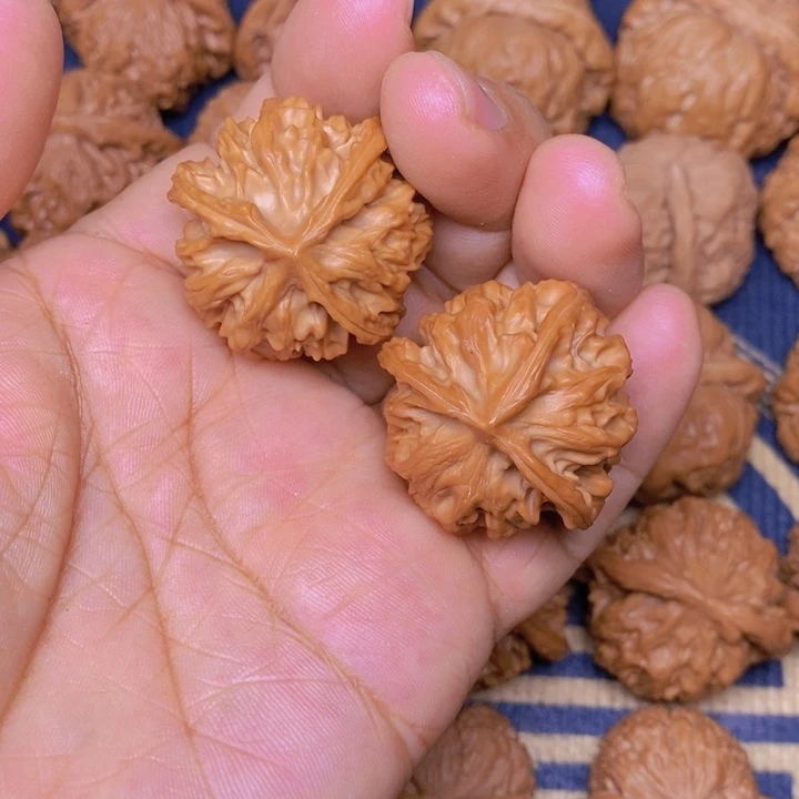 【闪购商品】文玩核桃吊坠三棱34