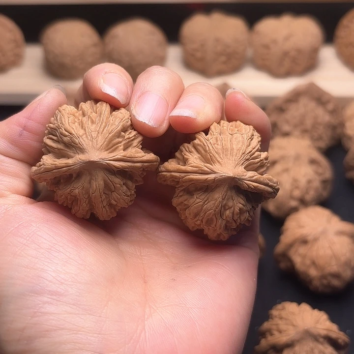 文玩核桃吊坠董*刀37虎头