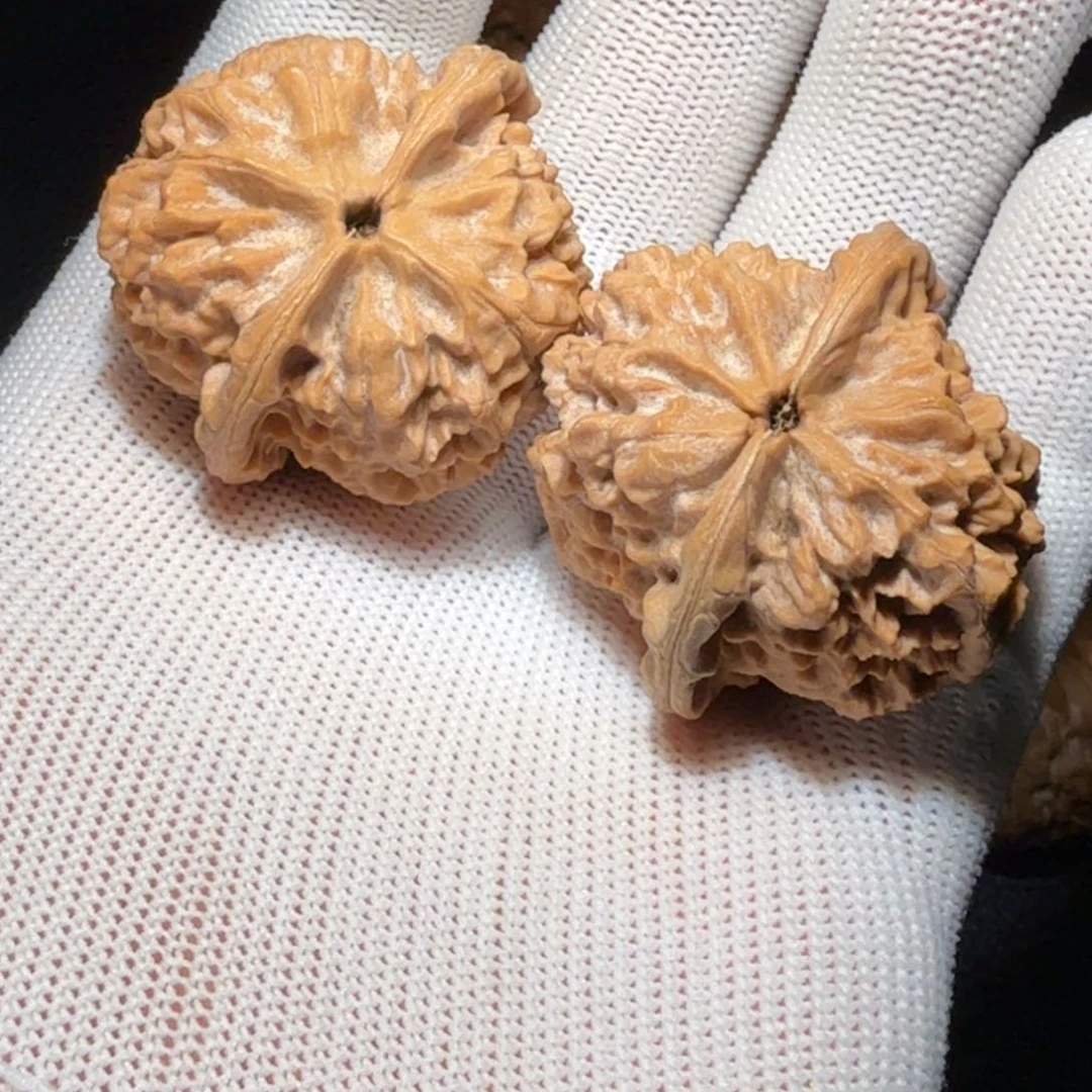 文玩核桃吊坠四眼底