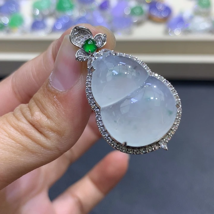 翡翠颈饰18K金镶嵌翡翠