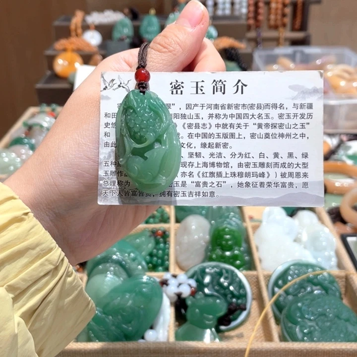 石英质玉未镶嵌颈饰