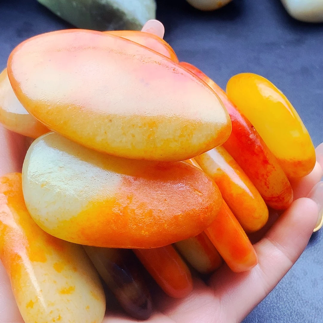 M***朱和田玉未镶嵌颈饰