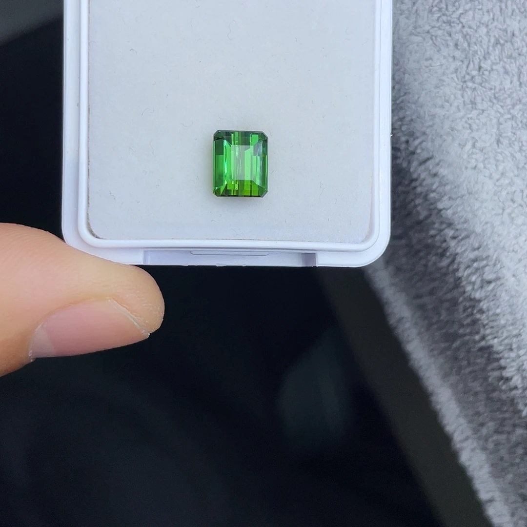 碧玺未镶嵌裸石2.62Ct