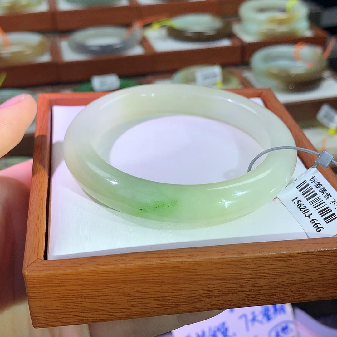 和田玉未镶嵌手镯白底翠60.0