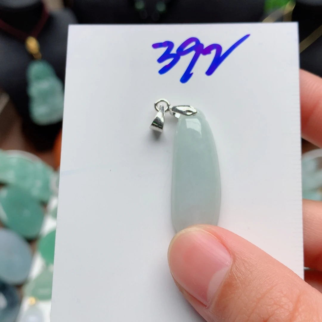 翡翠颈饰合金吊坠