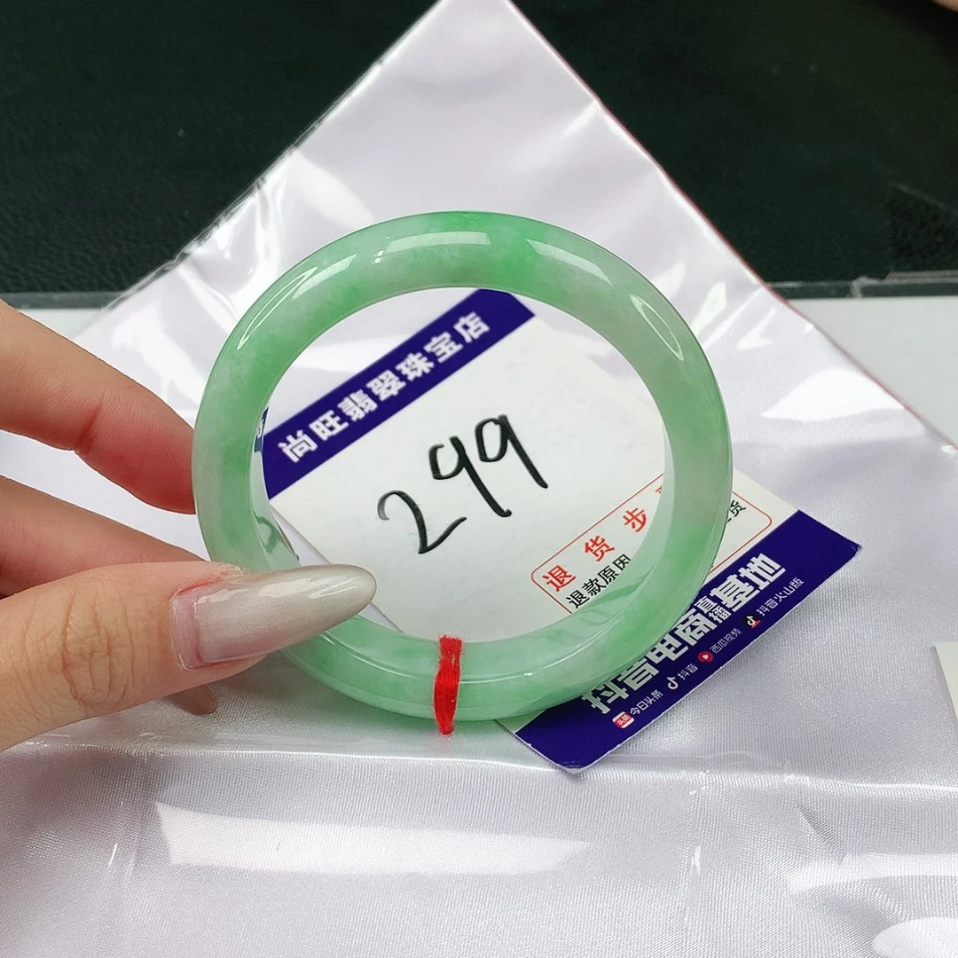 翡翠手镯未镶嵌翡翠12