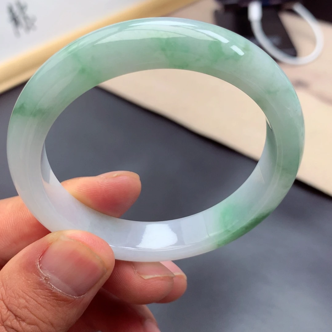 翡翠手镯未镶嵌缅甸翡翠