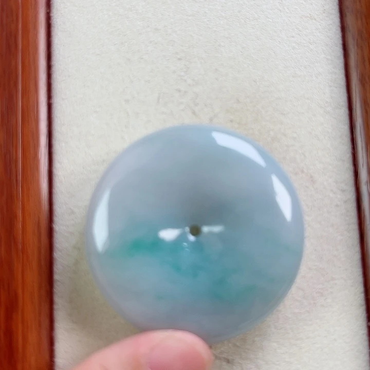 翡翠未镶嵌颈饰孤品