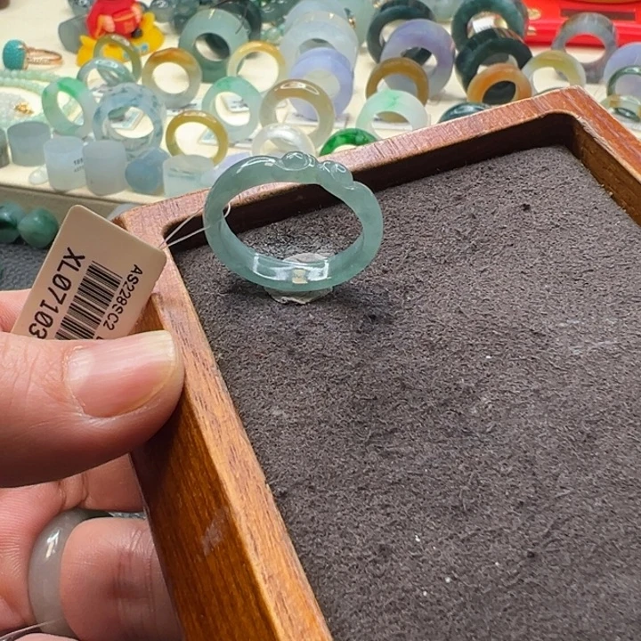 翡翠未镶嵌戒指翡翠戒指20有包容