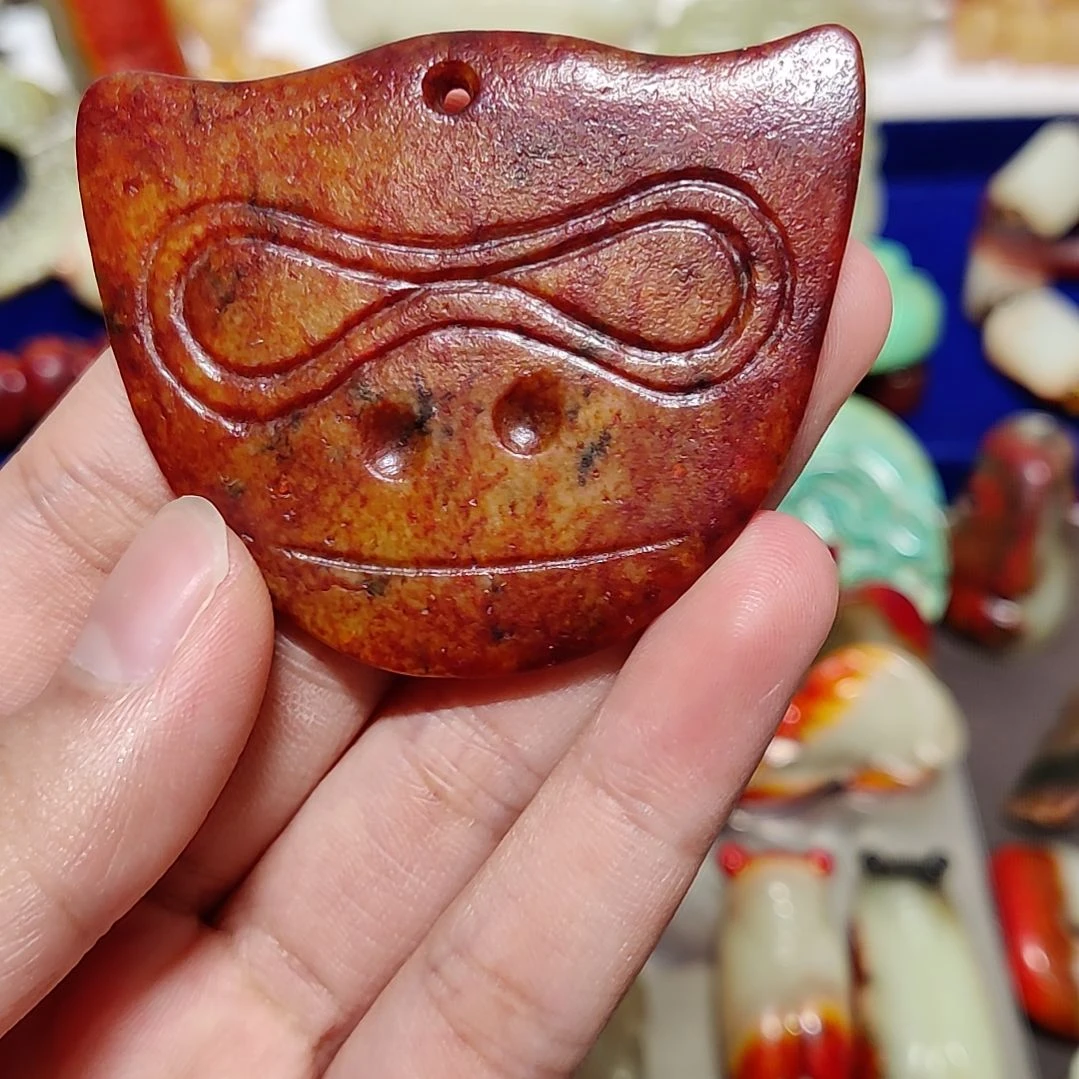 透闪石质玉未镶嵌颈饰