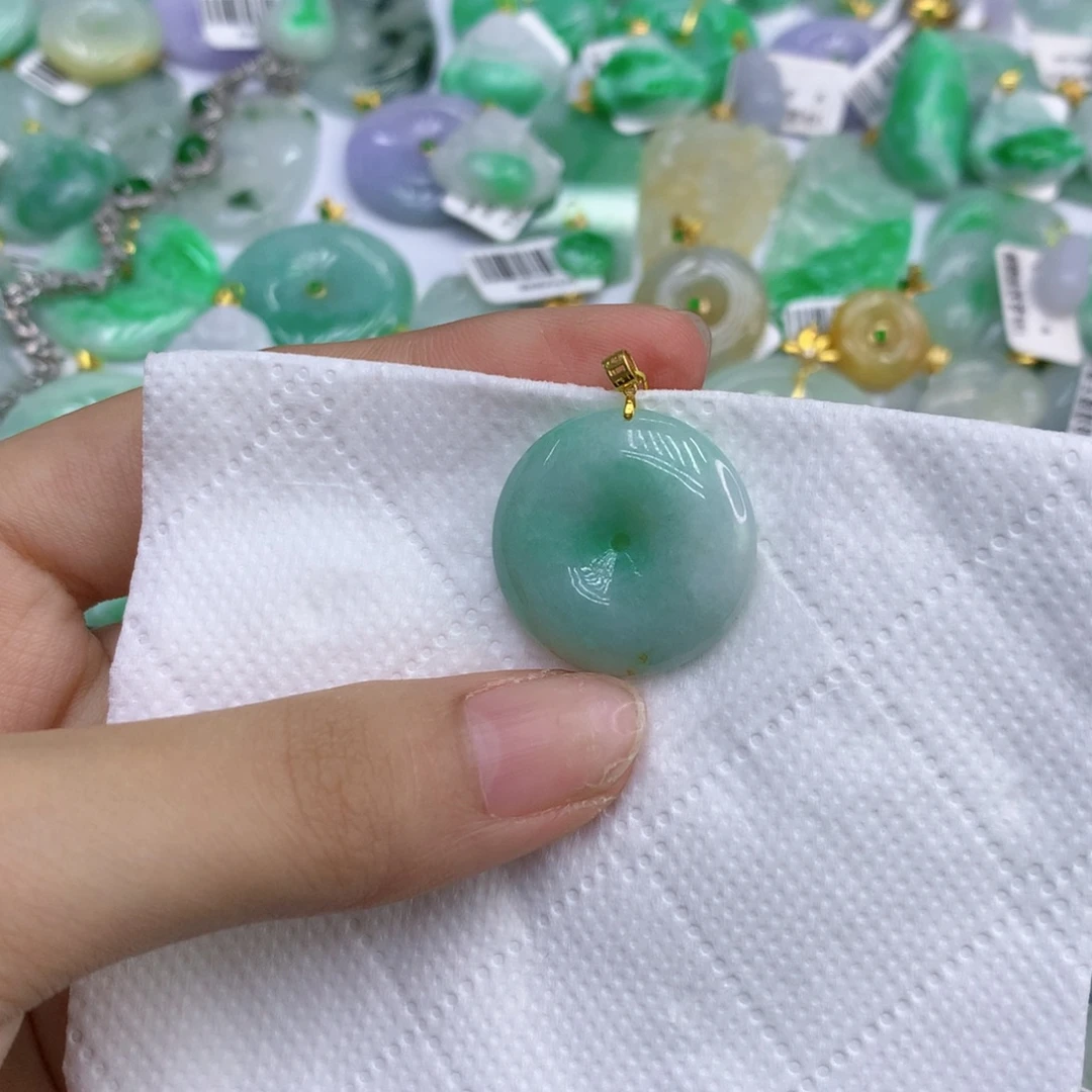 翡翠18K金镶嵌颈饰11111111111