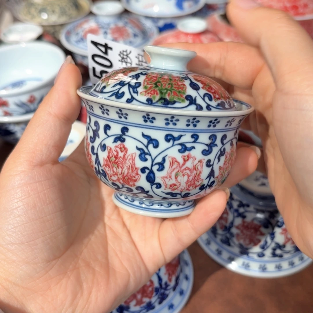 微瑕青花釉里红缠枝莲盖碗