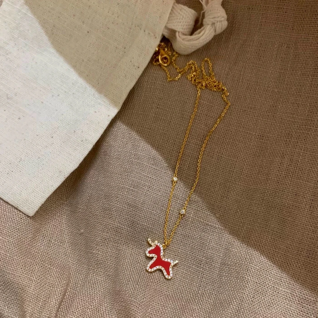 铜合金项链 复古红色小马项链女马年本命年毛衣链气质高级感饰品