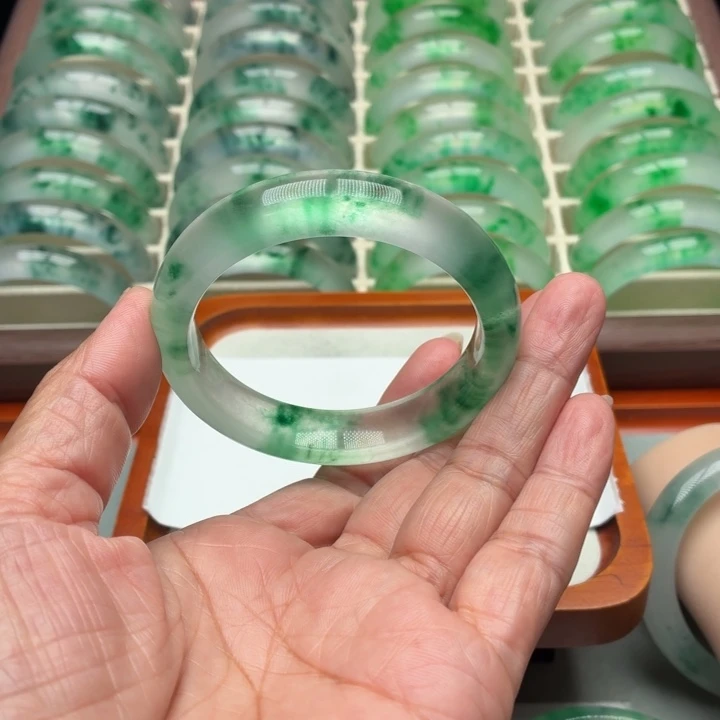 D***c石英质玉未镶嵌手镯