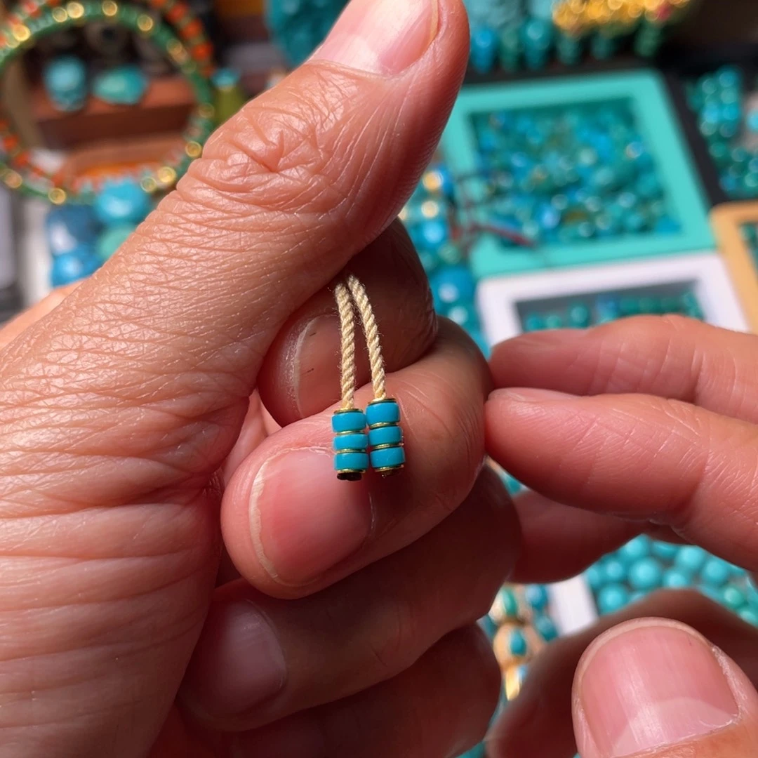 绿松石颈饰未镶嵌