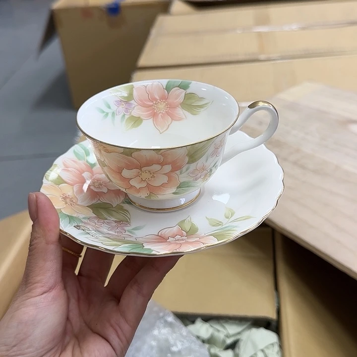 精品瓷器。