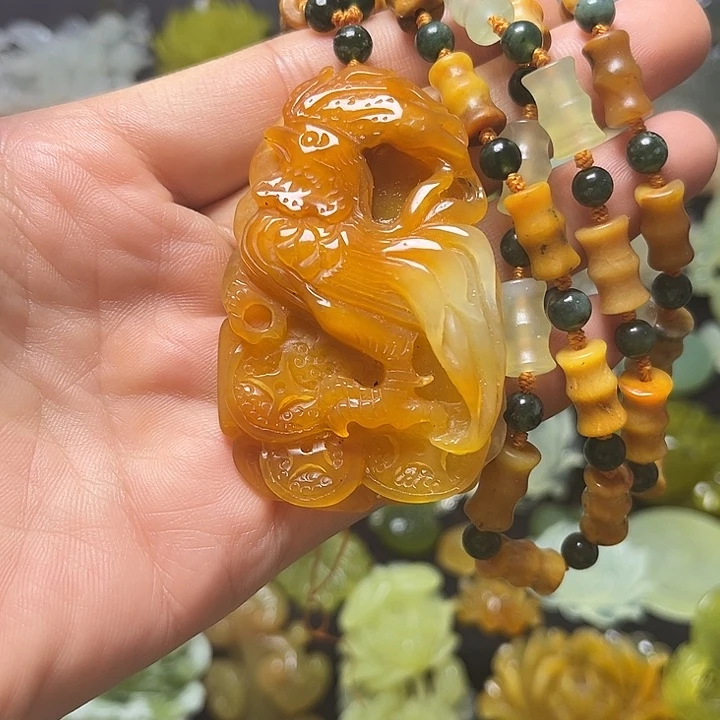 蛇纹石玉未镶嵌颈饰